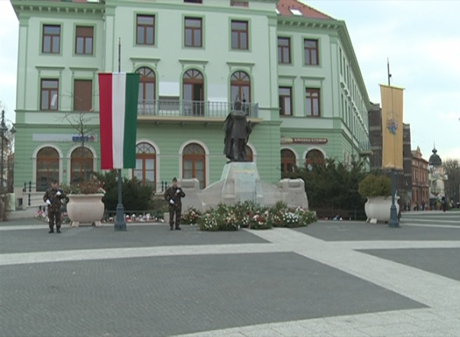 zászló levonás Kossuth tér