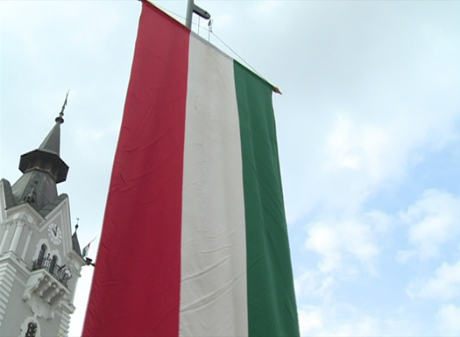 zászló levonás Kossuth tér 1