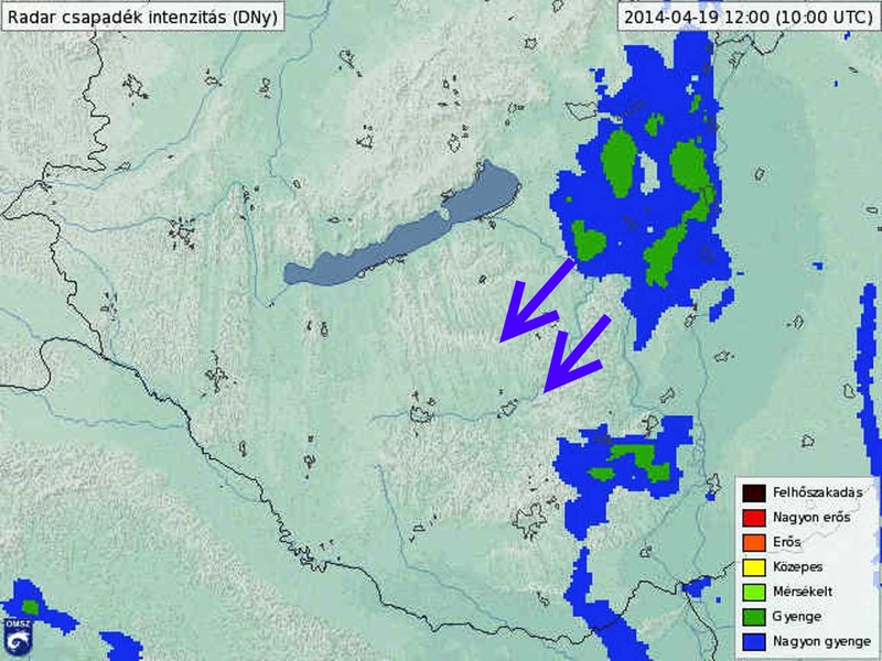 A friss radarképen a nyilak jelzik a csapadékzóna mozgási irányát. A záportömb éppen Kaposvár irányába tart.