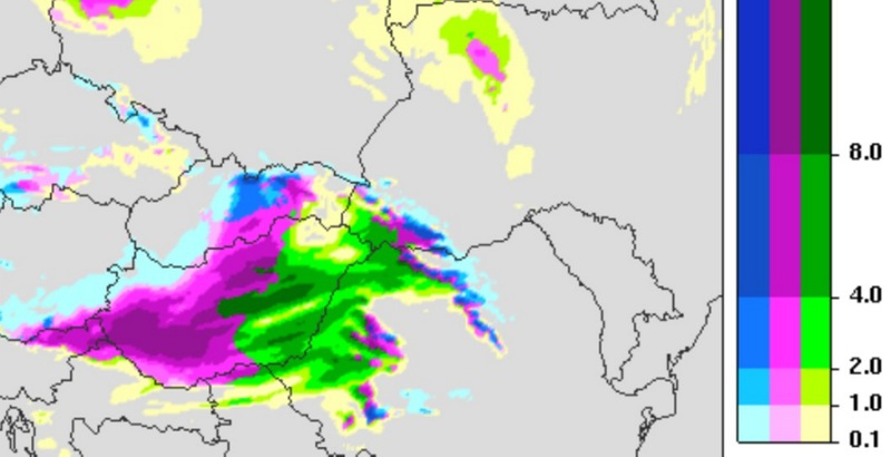 1. Ábra: az UM modell csapadék halmazállapot előrejelzése a kedd esti órákra. ( rózsaszín: vegyes halmazállapotú csapadék, kék szín: hó, zöld szín: eső )