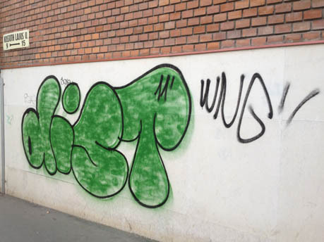 graffiti nyugdíjbiztosító