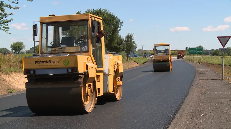 18 somogyi főút szakaszt újítanak fel idén nyáron 4 milliárd forint értékben.