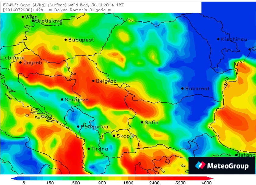 Második ábránkon a légkörben felhalmozódó potenciális energiákat jelzi, holnap délutánra. A piros színnel jelölt területeken valószínűek a leghevesebb események.
