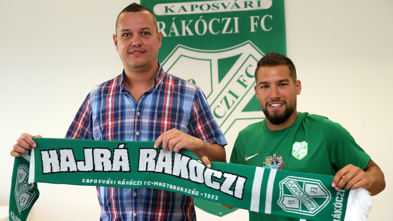 Herczeg Erik, a Kaposvári Rákóczi FC ügyvezető-elnöke (b) és Nagy Richárd, támadó középpályás (j)