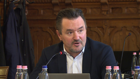 Közéleti Kávéház: Pintér Attila és jelöltjei háborúpártiak