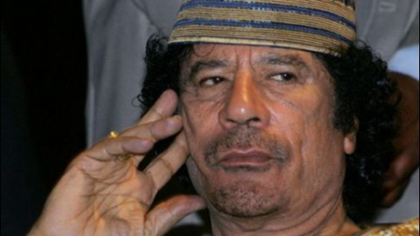 Több ezren nézték meg Kadhafi holttestét
