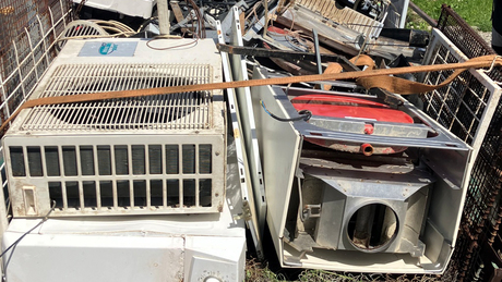 Jól éltek a fémhulladékból