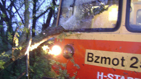 Vasúti baleset: súlyosan megsérült a mozdonyvezető