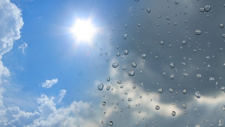 Csökken a csapadékhajlam, felszakadozik a felhőzet