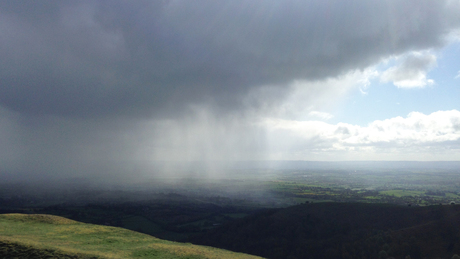 Csapadék és lehűlés kíséretében hidegfront vonul át felettünk