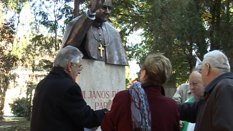 II. János Pál pápa mellszobrot avattak Törökkoppányban - videóval