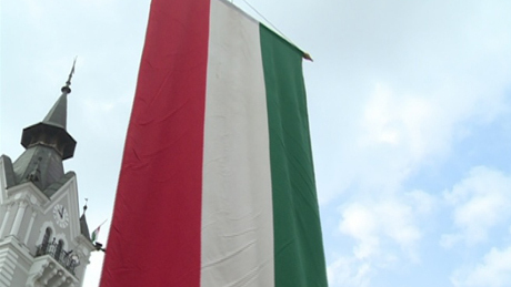 Eltűnt vagy ellopták a zászlót Kaposvár főteréről?
