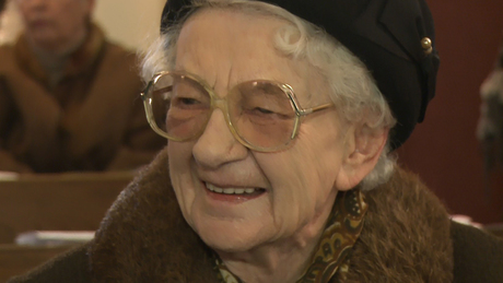 90 éves a meseírás koronázatlan királynője