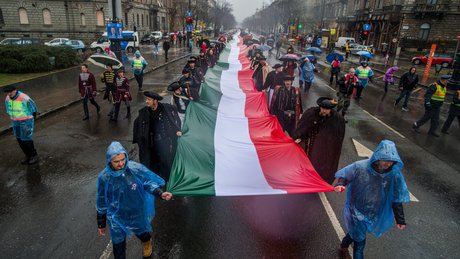 Ma van a magyar zászló és címer napja