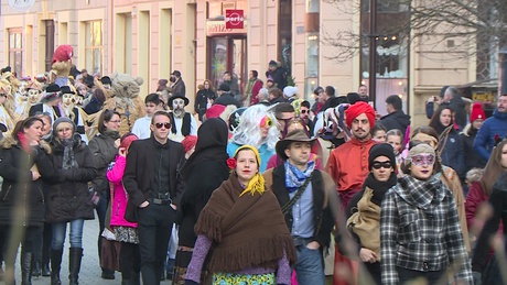 Több ezren űzték el a telet a Kossuth téren