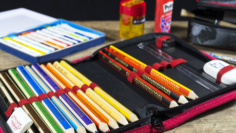 Megérkeztek a szociális tanszercsomagok