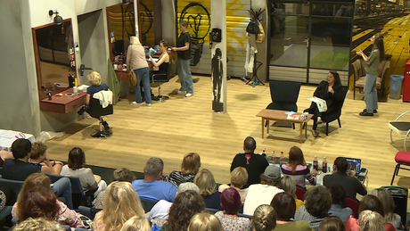 Bepillantás a színházi próbafolyamatokba