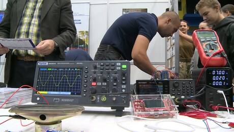 Szakmák bemutatója az arénában