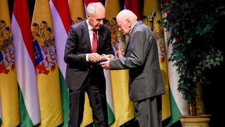 Molnár János ezredes kapta a Szabadságért Kaposvár Emlékérmet