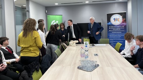 Négy osztály kirándulását támogatja a pénzintézet