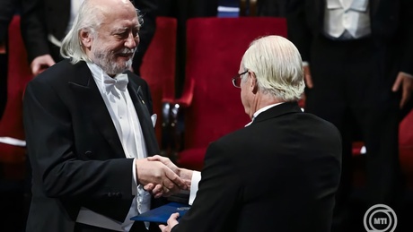 Krasznahorkai László átvette az irodalmi Nobel-díjat