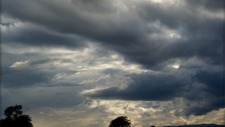 Távozik a ciklon, fokozatosan megszűnik a csapadék