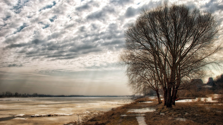 Folytatódik az időállás