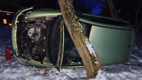 Árokba borult egy autó a 68-ason