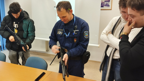 Diákok a kapitányságon