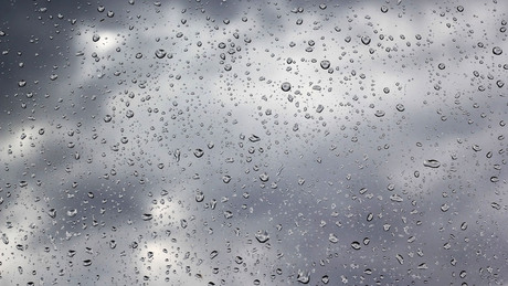 Borongós, csapadékos időt hoz a hét utolsó napja