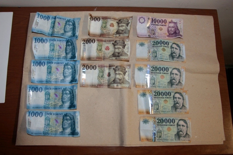 A megmaradt pénz (fotó: Police.hu)