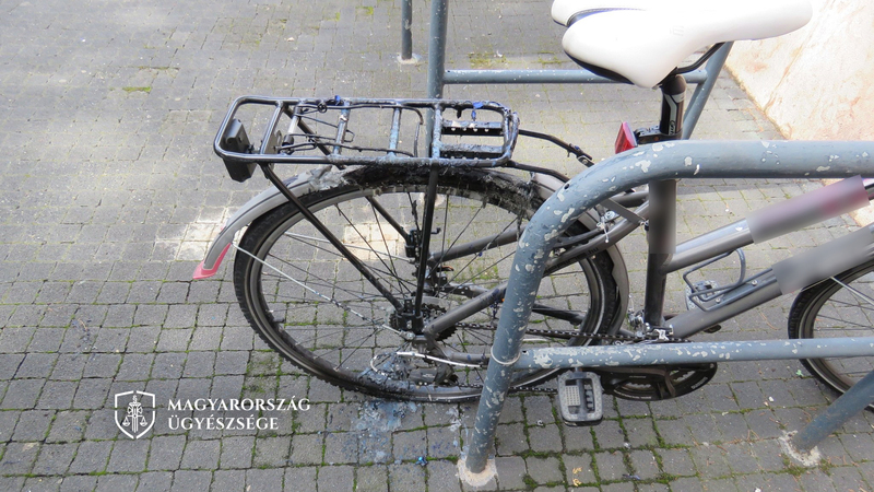 A megrongált kerékpárról a fényképet a kaposvári rendőrök készítették a helyszíni szemle során.