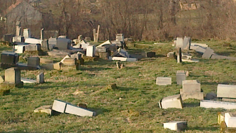 A holokauszt emléknapján gyalázták meg az izraelita temetőt