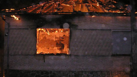 Kályhából kipattanó szikra okozott tüzet Lakócsán