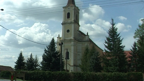 Összevarrták a mesztegnyői pap szemhéját