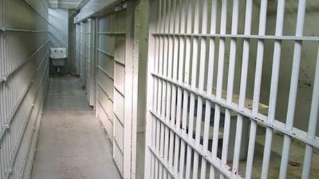 20 év börtönrutin: rácsapta az ajtót az őrre a rab 