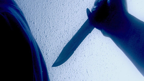 Késsel szúrta mellbe élettársát egy siófoki nő