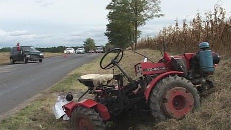 Traktor ütközött autókkal Juta és Hetes között - videóval