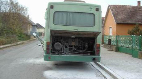 Somogyegres: a sofőr oltotta el a busz lángoló motorterét