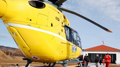 Baleset Nemesvidnél: mentőhelikopter jött a sérült kislányért