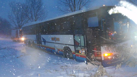 Teherautóval ütközött a busz - fotókkal és videóval