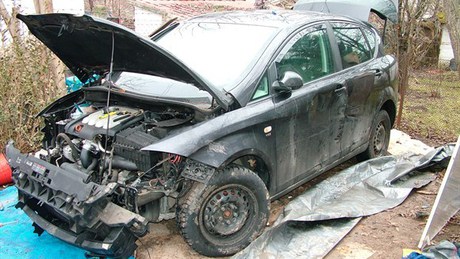 Külföldről lopott kocsikat bontottak egy kaposvári műhelyben? 