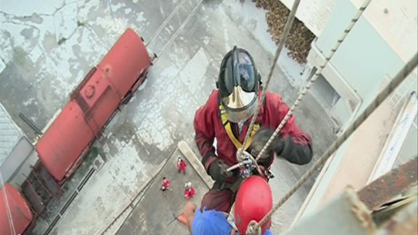  30 méter magasból mentették a sérültet - videóval