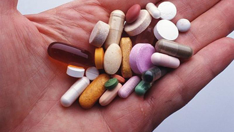 Ötszáz gyógyszernek változik az ára