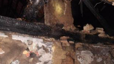 A konyhára is átterjedt a tűz a lángoló melléképületről