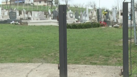 Videóval! Még a temetőkaput is ellopták Zselickislakon