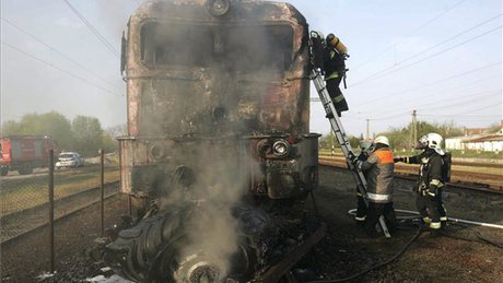 Vonat ütközött traktorral - késnek a vonatok