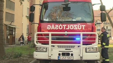 Szabadnapos tűzoltó segített a lakóknak kimenekülni