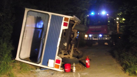 Felborult egy busz a Balatonnál, majdnem tucatnyian sérültek