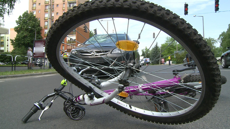 Biciklis kislányt ütöttek el a Honvéd utcában
